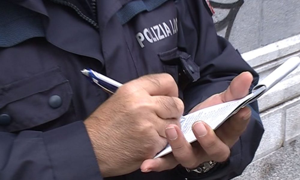 Le multe arrivano nelle Marche ma l’automobilista indisciplinata è una 50enne comasca