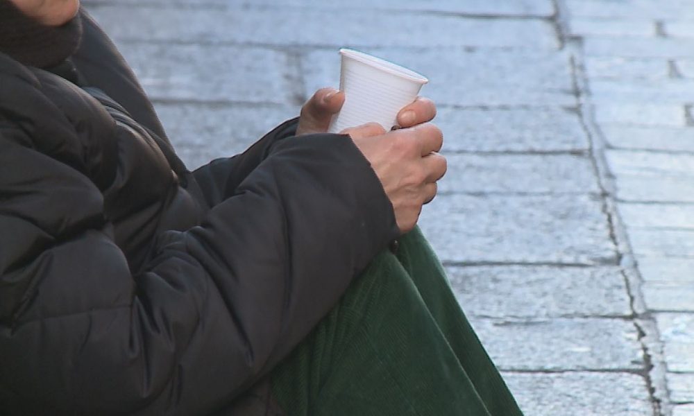 VIDEO – Il sindaco di Como: “No all’accattonaggio molesto”