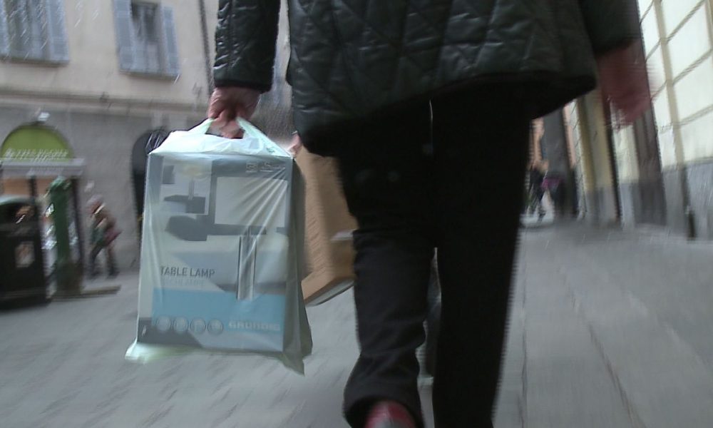 Lavoro nelle festività, la Cgil di Como: “Non è previsto dalla legge e dal contratto collettivo”