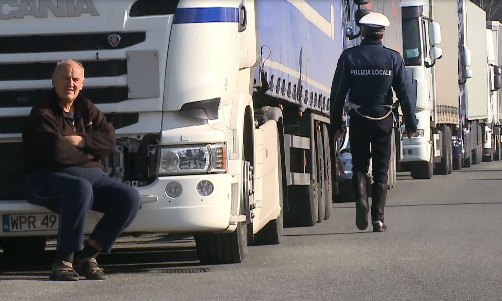 Dogana chiusa e tir bloccati, a fine mese scade l’accordo per l’utilizzo del piazzale di Lazzago