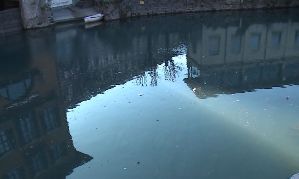 Darsena sul lungolago Trieste, lo stato di degrado delle acque del bacino