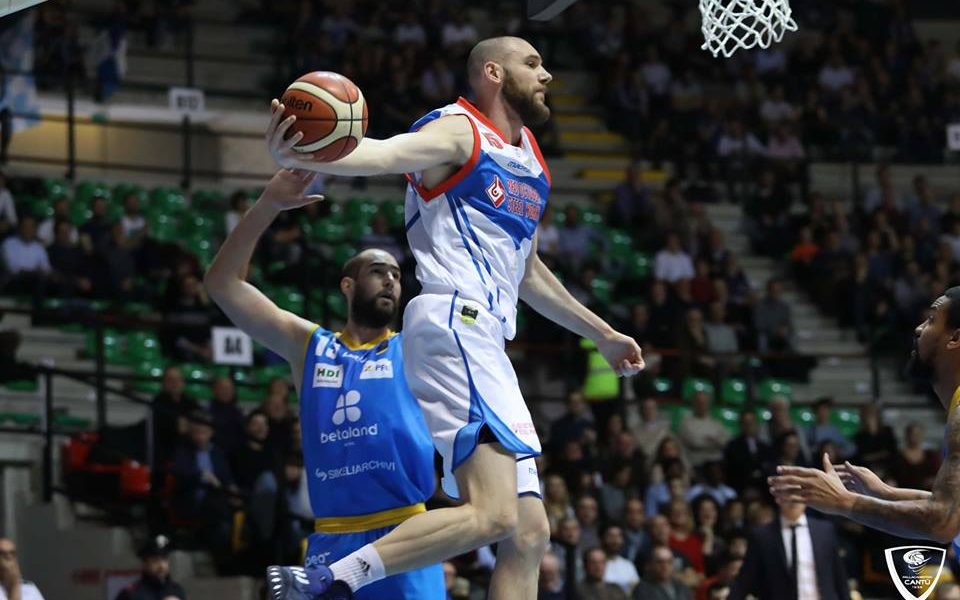 Basket, domani Cantù a Brindisi a caccia del biglietto per la Final Eight