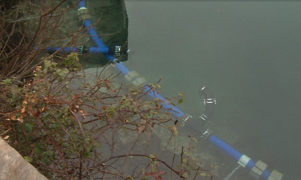 Il tubo di Brienno, il malcontento dei cittadini: “La condotta rovina la vista”