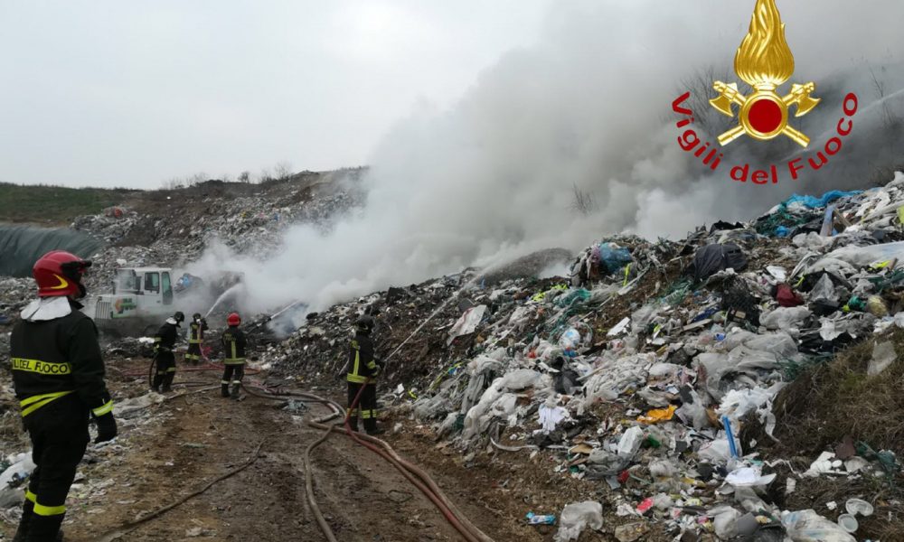 Mariano Comense e Cantù, due incendi in Brianza. Una denuncia