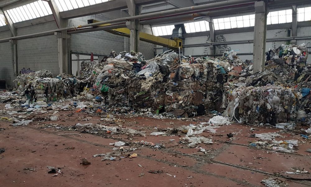 I carabinieri scoprono una discarica abusiva a Oltrona San Mamette