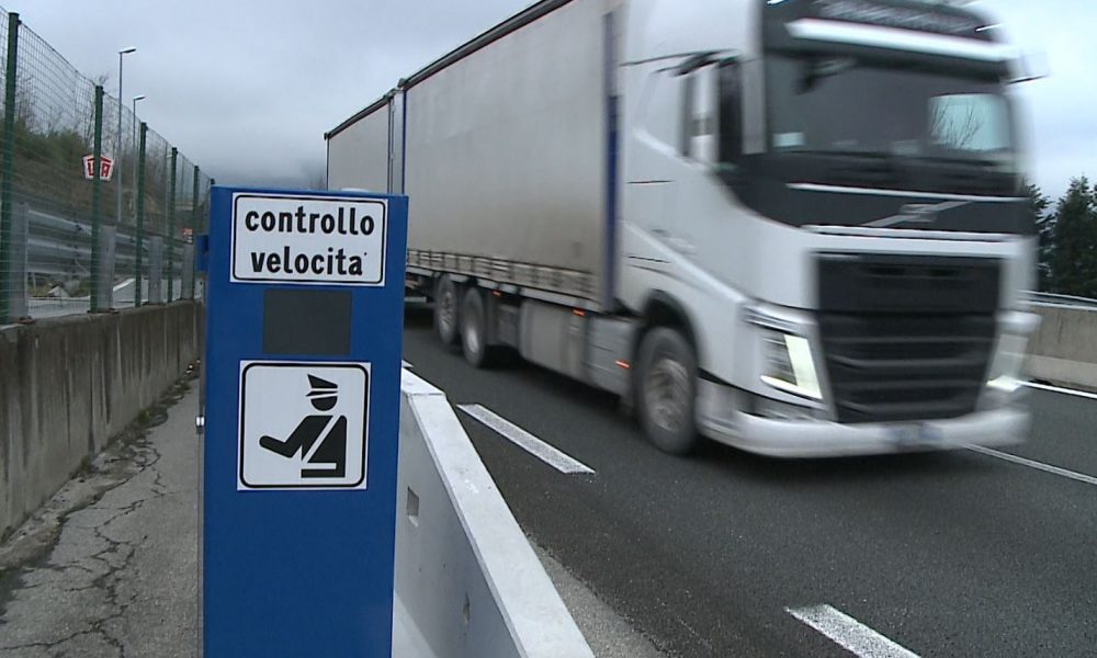 Autovelox sulla SS36 e in viale Fulvio Testi: pendolari comaschi, attenzione alla velocità