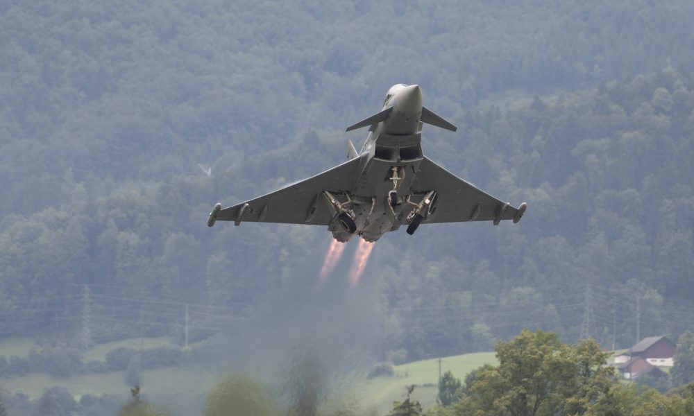 VIDEO ESCLUSIVO – Bang sonico: paura nel Comasco. Due forti boati, il video