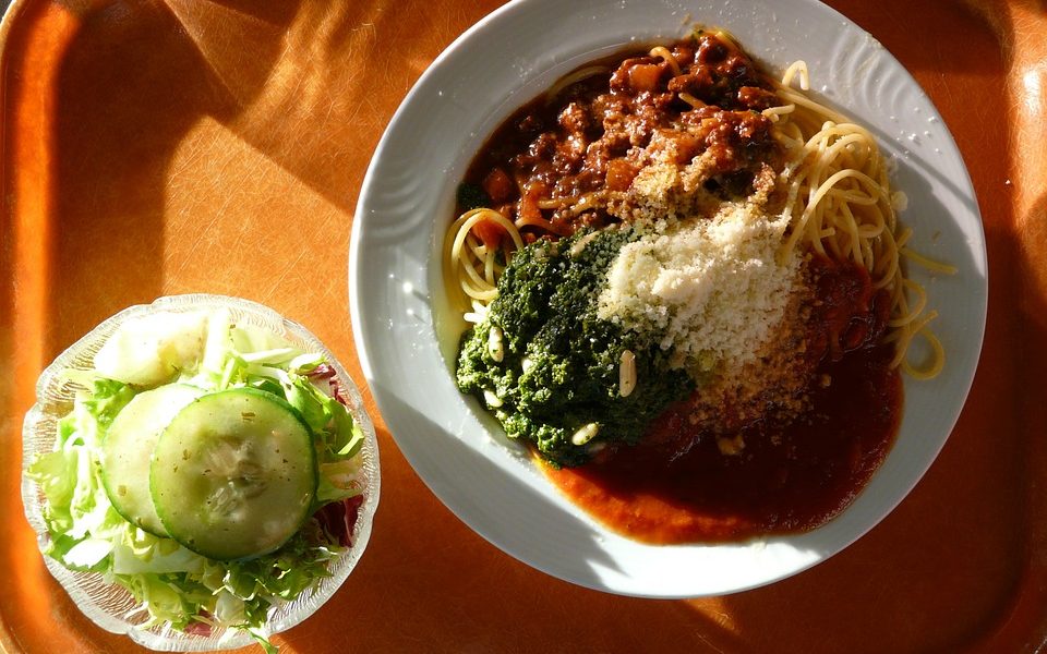 Appalto mense scolastiche di Como, la migliore offerta è di una ditta vicentina