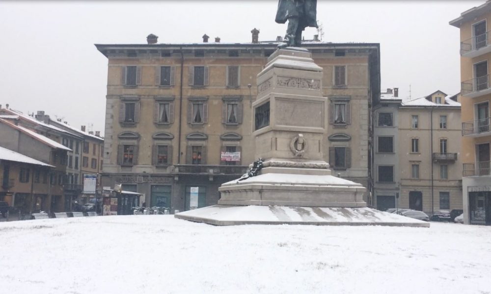 Neve a Como, disagi alla viabilità nelle prime ore della mattina