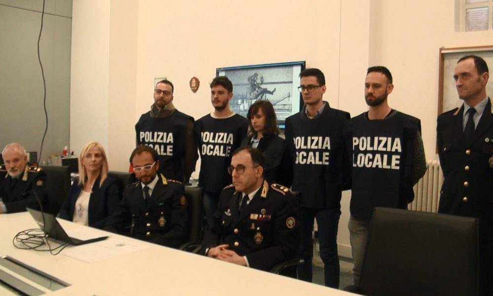 Polizia locale di Como, presentati cinque nuovi agenti