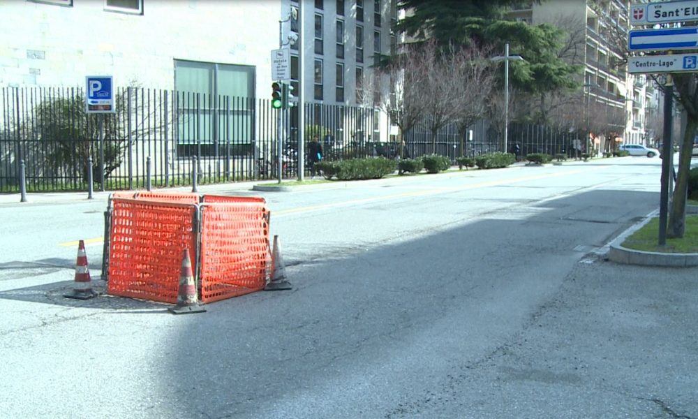 Voragine in via Cavallotti, domani i lavori per riparare la buca pericolosa