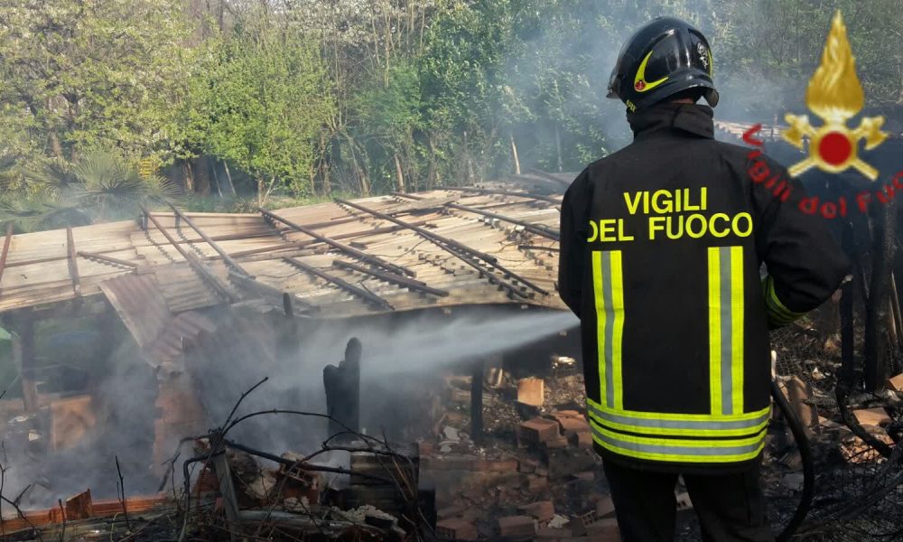 Due incendi nel Comasco, i vigili del fuoco intervengono a Lipomo e a Monte Olimpino