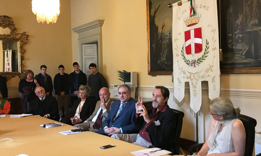 “L’eterno istante” di Giovanni Gastel, la mostra fotografica dal 26 maggio al Palazzo del Broletto