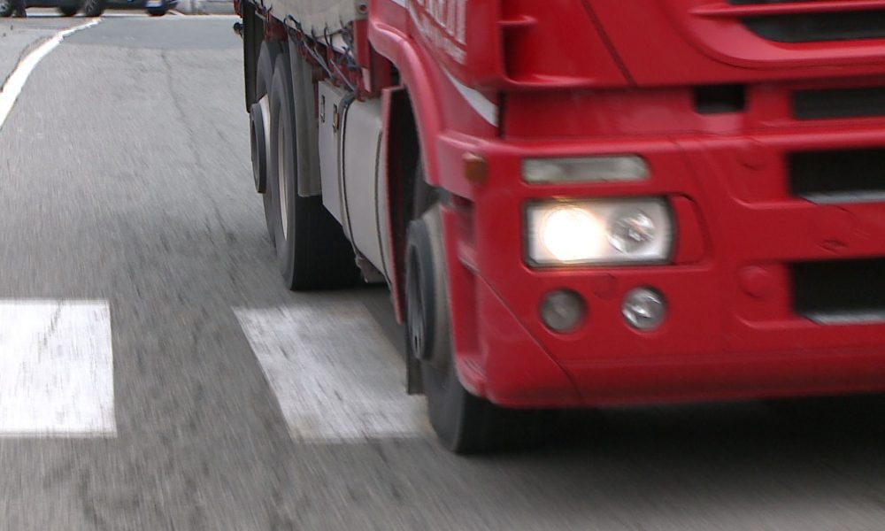 Como, passaggio di camion in via Turati. L’appello dei residenti: “Serve una soluzione urgente”