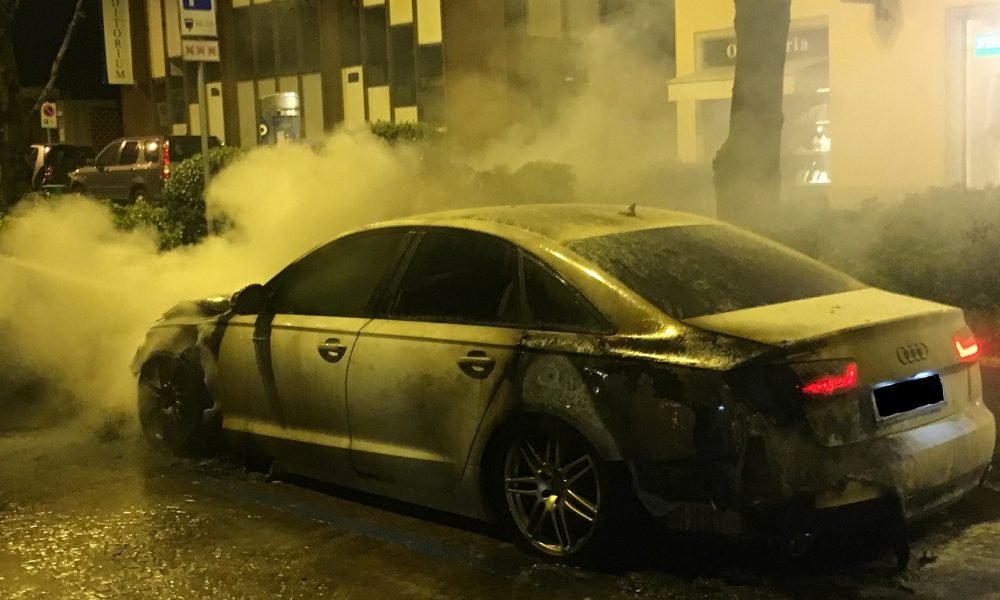Campione: brucia l’auto di una donna, spasimante denunciato