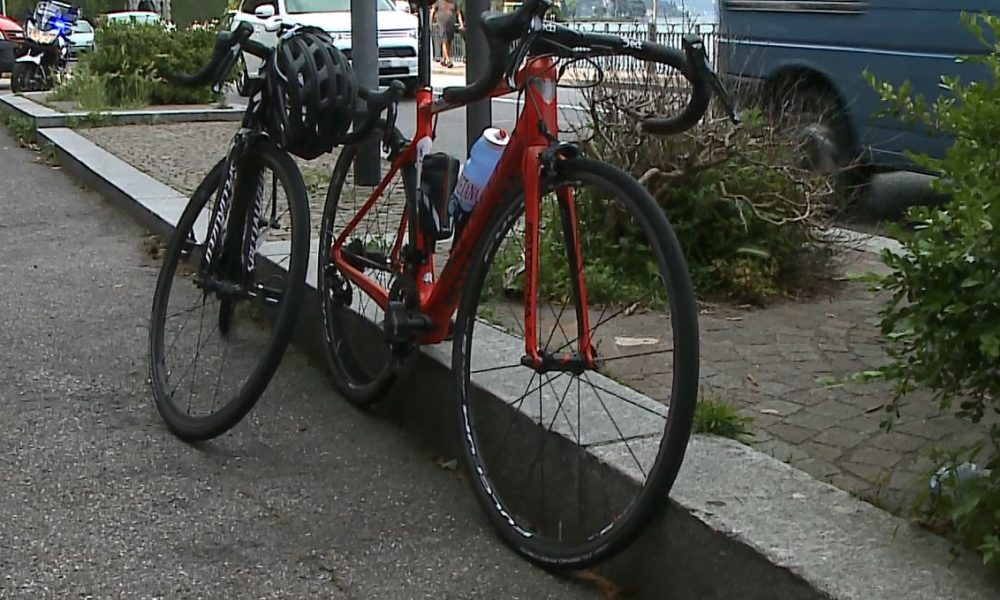 Danno e beffa per il ciclista Ballerini: investito da un’auto e multato dai vigili