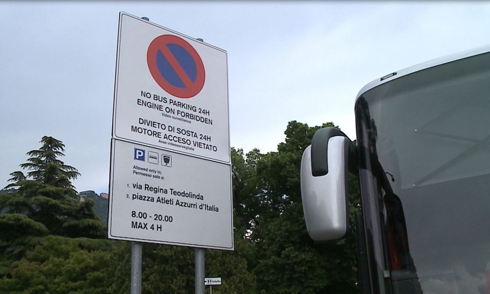 Sosta vietata a Como, l’area stadio assediata dai bus turistici