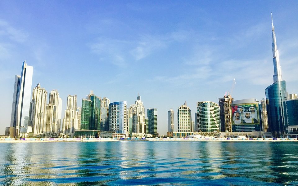 Vacanze a Dubai in permesso per assistere la madre anziana, denunciato per truffa dalla Guardia di finanza