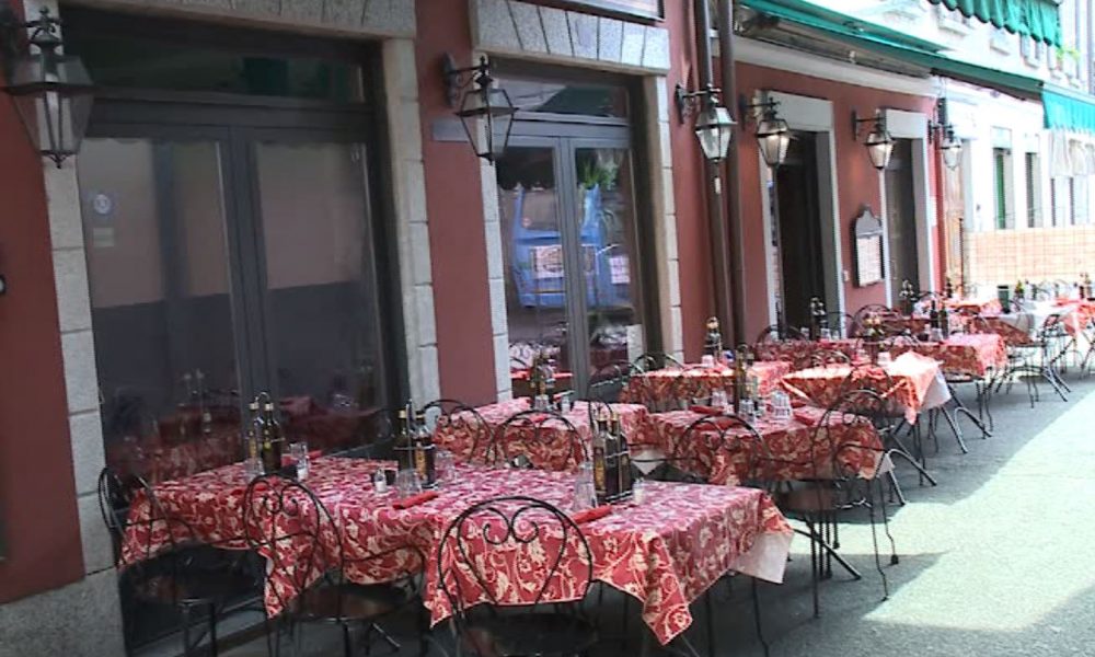 Tavolini al posto dei parcheggi, contenzioso tra un locale e il Comune di Como