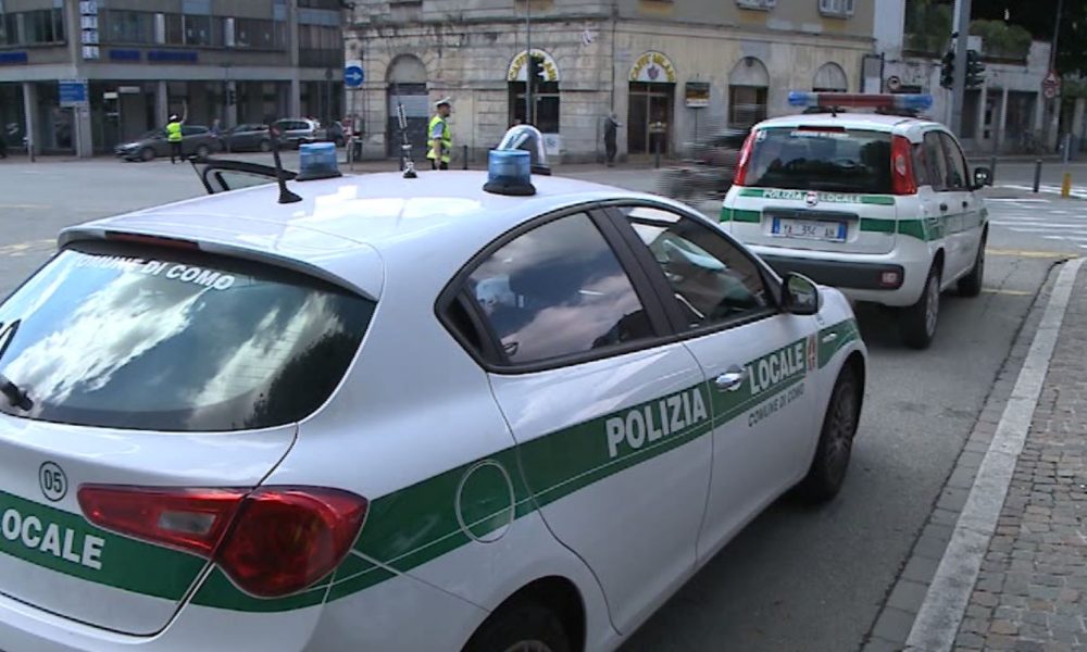 Como, nuovo regolamento polizia locale. Taser, daspo e lotta all’accattonaggio molesto