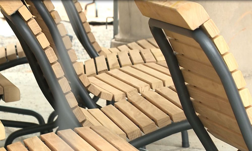 Villa Olmo, addio alle panchine circolari arrivano le sedute mobili