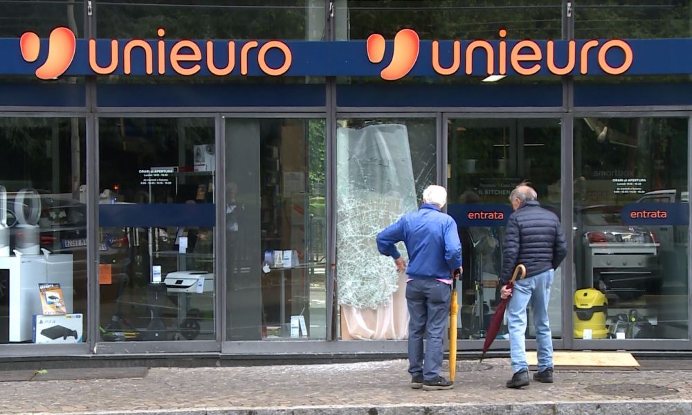 Spaccata nella notte in viale Lecco, è il secondo colpo in pochi giorni in centro città
