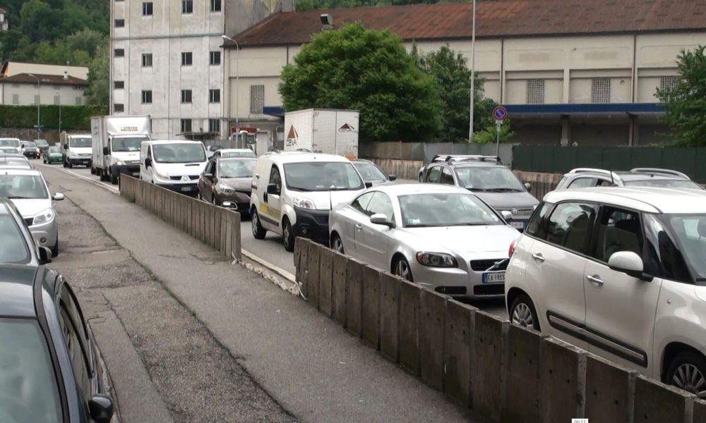 Como, traffico in tilt. Terzo giorno di caos e code