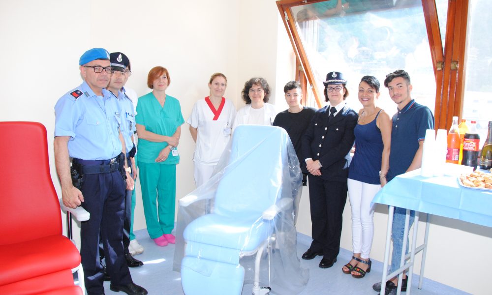 Solidarietà per ricordare un agente della penitenziaria, una nuova poltrona per i malati oncologici