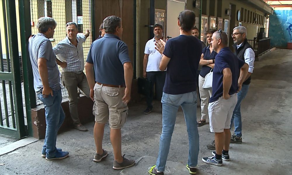 Casate, sopralluogo al palaghiaccio, Galli assicura: “Struttura pronta entro settembre”