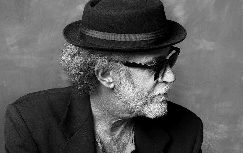 Domani sera Francesco De Gregori all’Arena del Teatro Sociale, il comasco Filippo Andreani aprirà il concerto