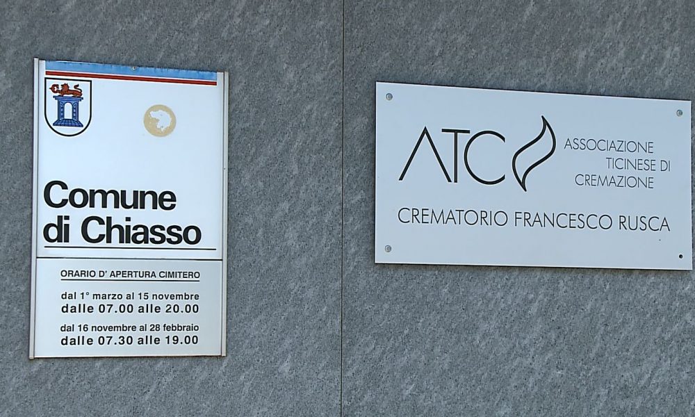 Lo scandalo della cremazione, la burocrazia blocca il trasferimento dei defunti a Chiasso