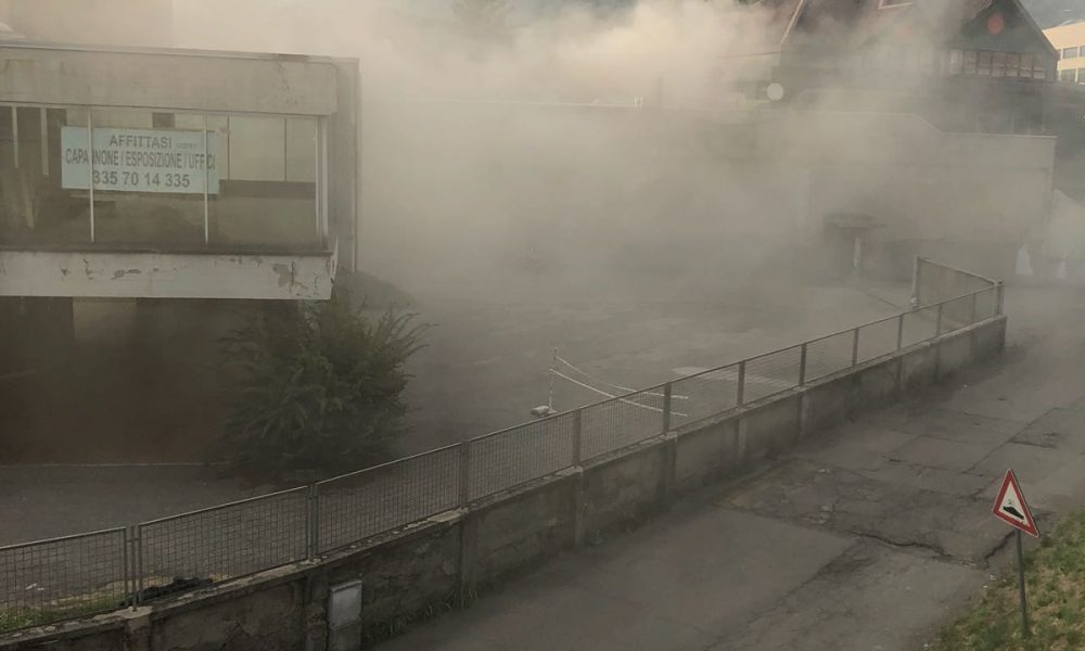 Incendio al Toys Center, paura e ingente mobilitazione dei pompieri