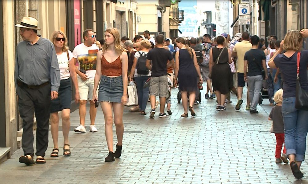 Como, saldi estivi al via. I comaschi a caccia dell’affare