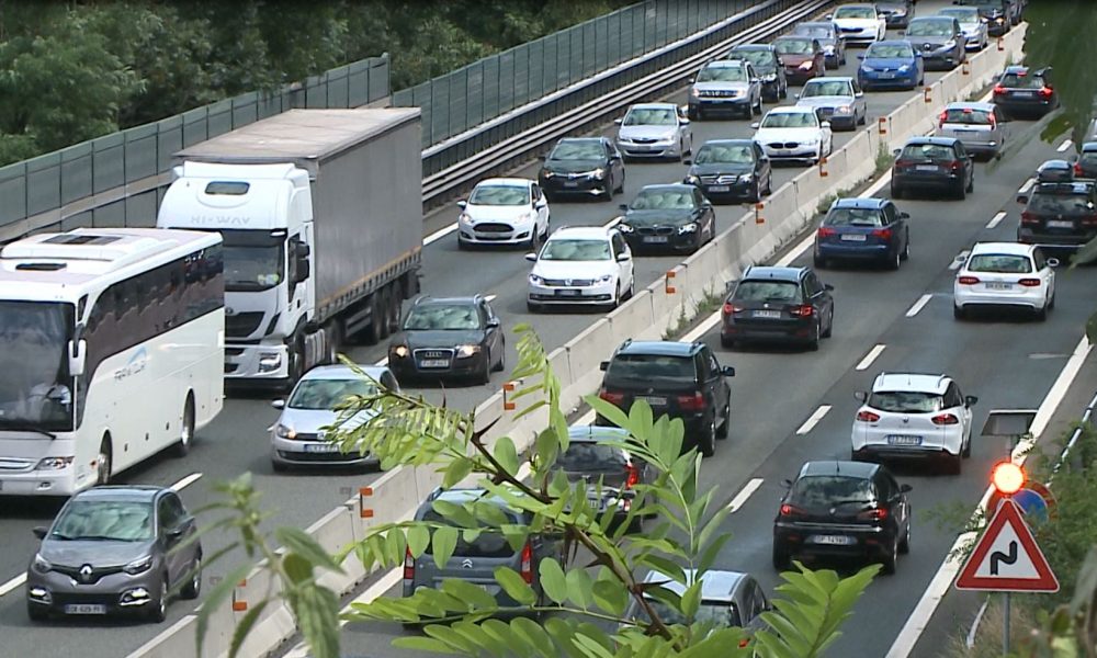 Esodo estivo, caos e code in dogana e alla barriera di Grandate