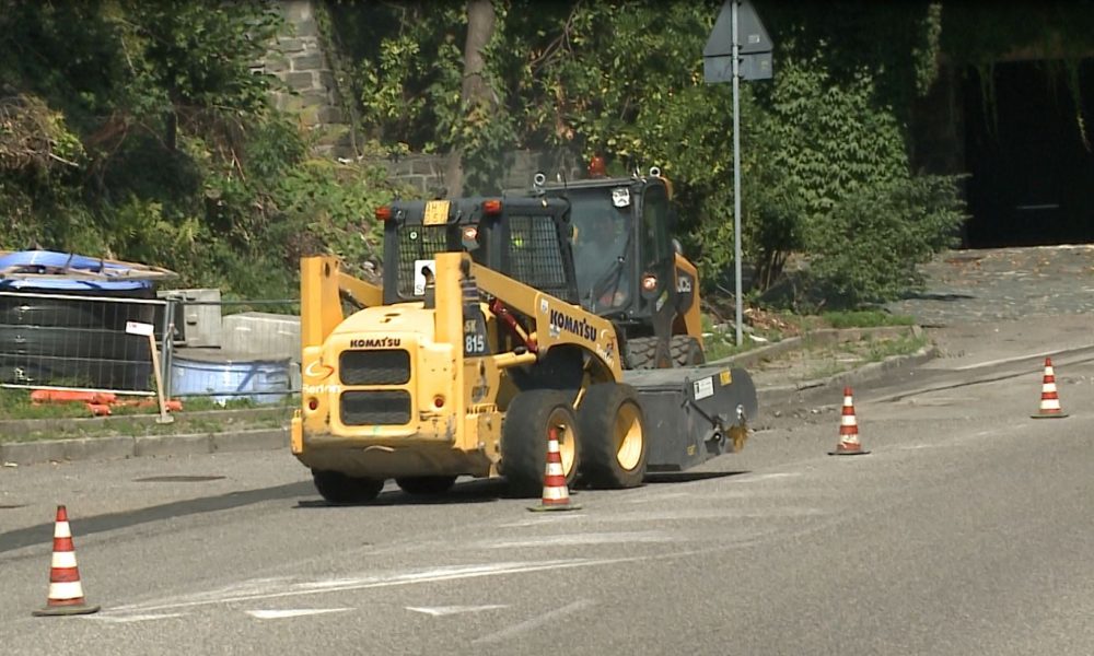 Via Bixio, i lavori per la posa della fibra ottica proseguiranno almeno fino a mercoledì