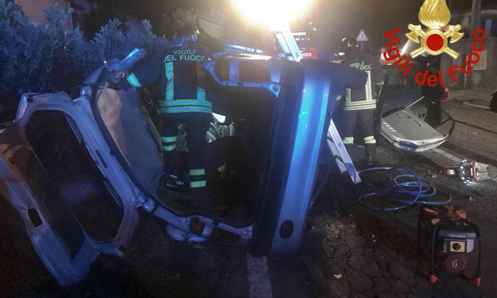 Senna Comasco, incidente nella notte. Feriti quattro giovani