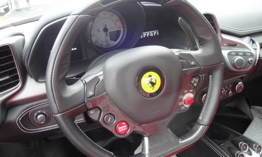 Murder Mystery, scontro tra stuntman sulla Regina: Ferrari distrutta