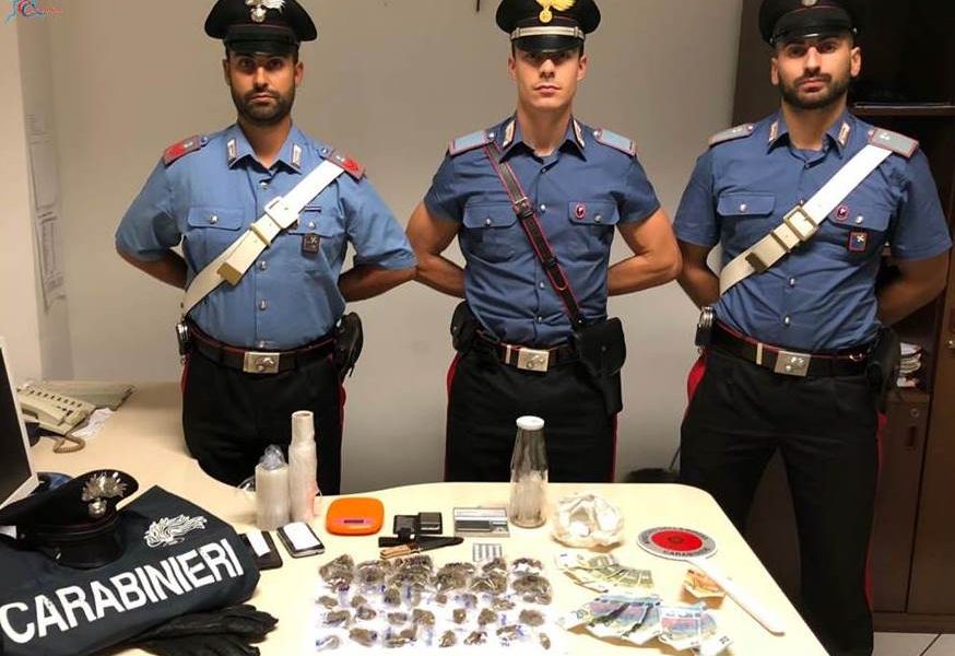 Cantù, spacciano in auto, due uomini arrestati dai carabinieri