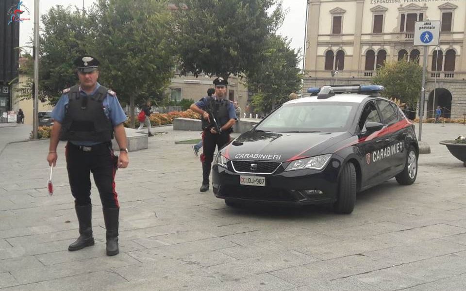 Fuma marijuana mentre è ai domiciliari, arrestato 32enne marocchino residente a Cantù