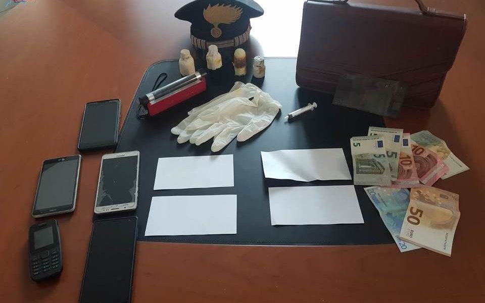 Fabbricava banconote false, arrestato a Carugo un camerunense irregolare