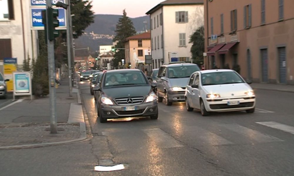 Traffico, mattinata di code sulle strade di accesso a Como