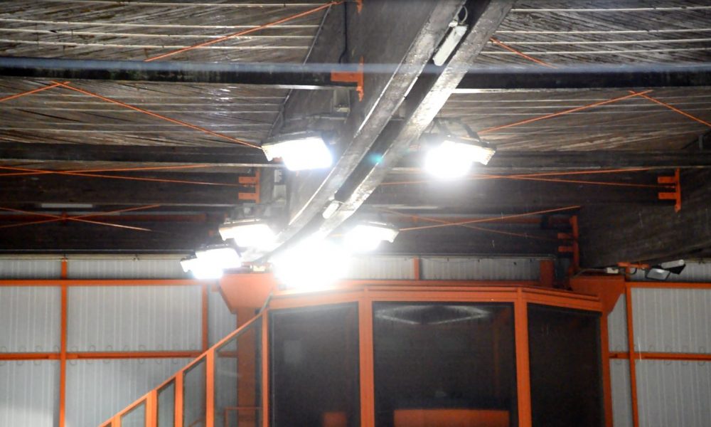 Casate, palaghiaccio chiuso per il maltempo, problemi alla copertura