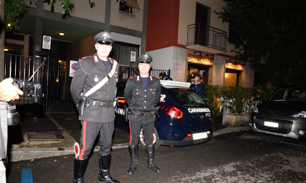 L’allarme ieri sera in via Leoni, il colpo partito per errore. Dramma sfiorato