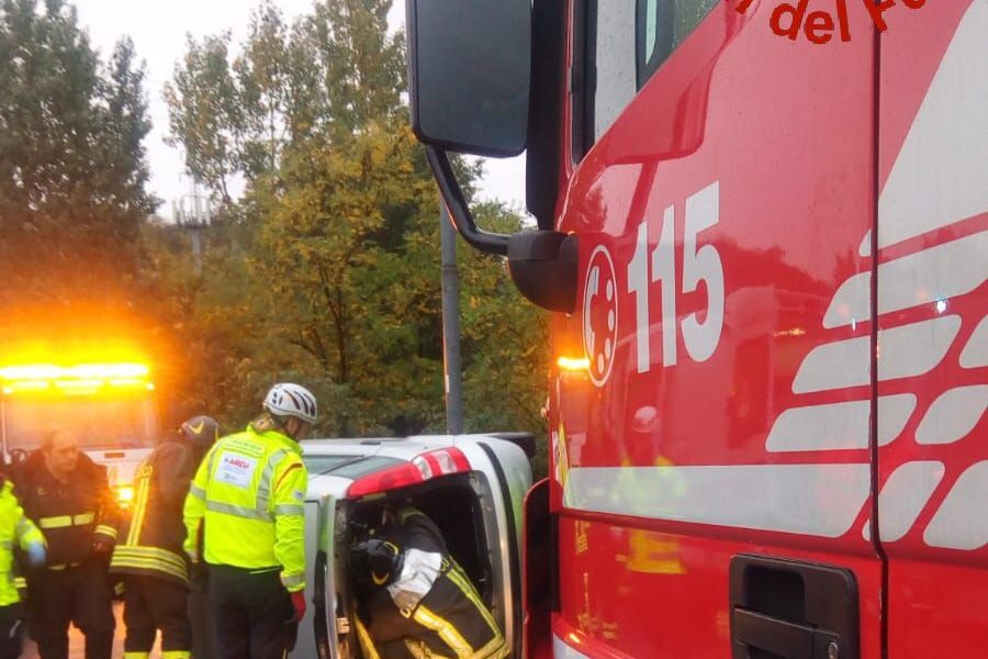 Como, auto ribaltata, ferito un uomo di 77 anni