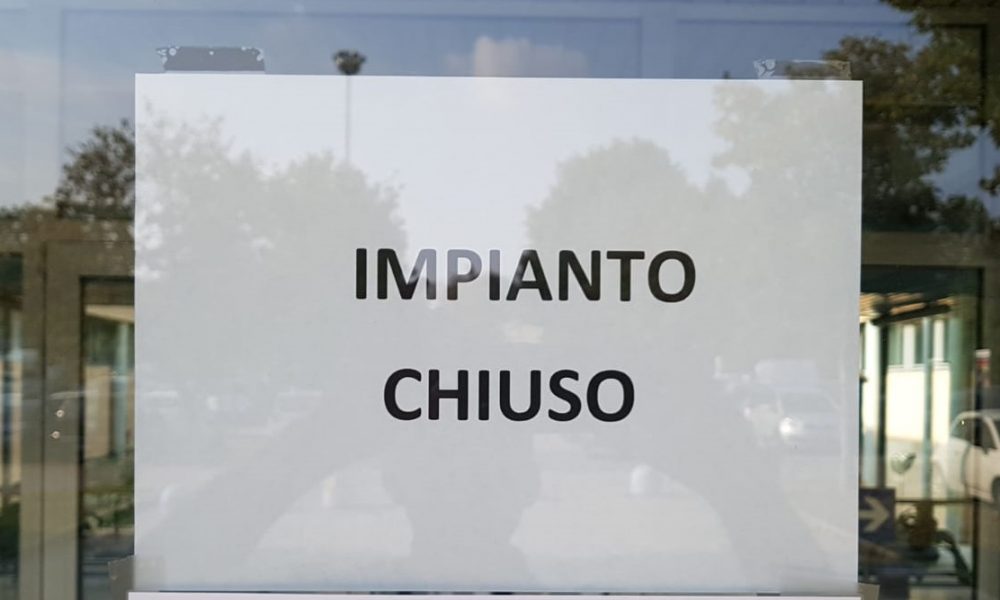 Piscina di Muggiò off limits. Il sindaco: “E’ un cerchio non semplice da chiudere”