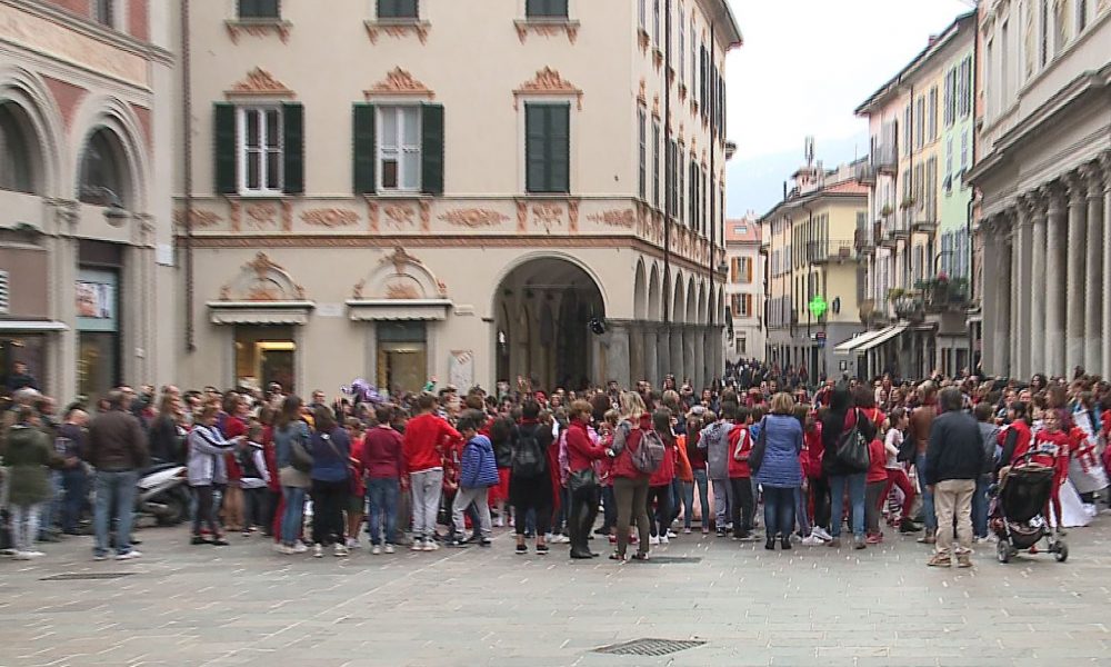 “Io leggo perché”, oggi il flash mob organizzato dalla scuola di via Fiume