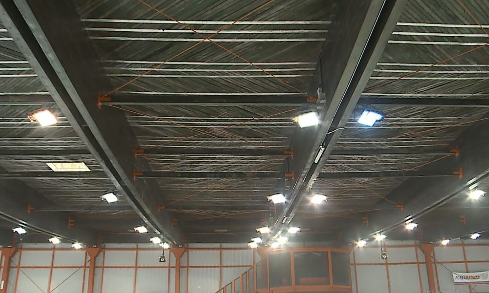 Sopralluogo dei tecnici al Palaghiaccio di Casate. Il Comune lavora per ridurre i disagi delle società