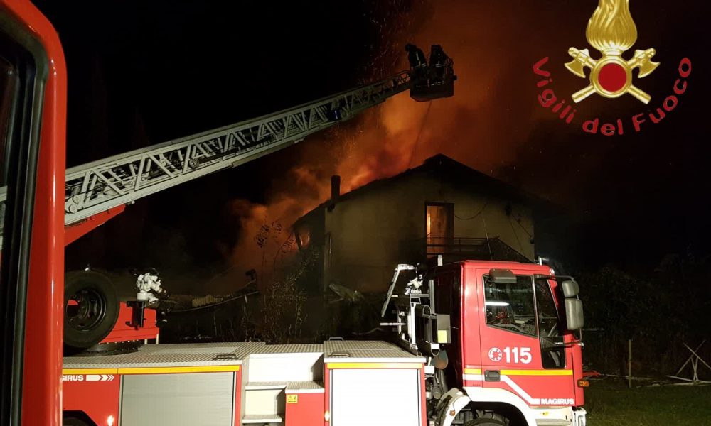 Sorico, incendio in un ristorante, in salvo i clienti e il personale