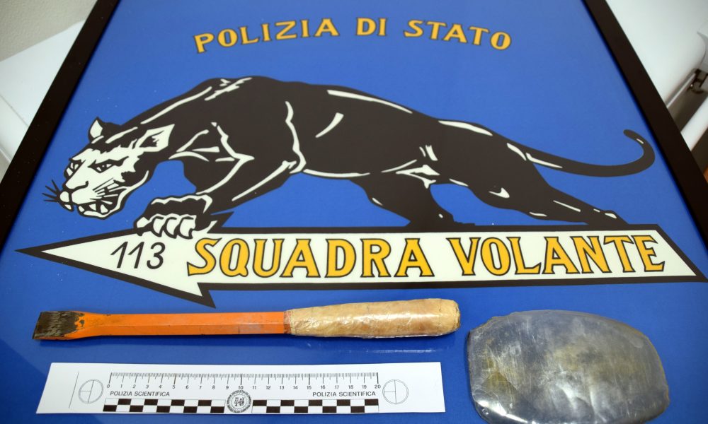 Sorprese in un condominio a Rebbio, due donne denunciate per tentato furto