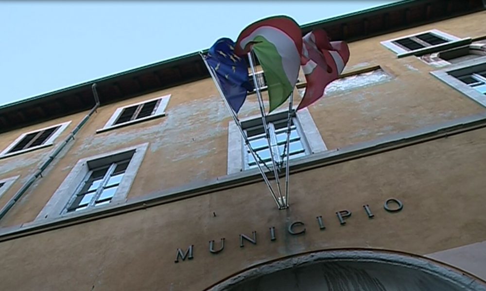 Crisi di Palazzo Cernezzi, Svolta civica chiede le dimissioni del sindaco: “Ponga fine a questo spettacolo indecoroso”